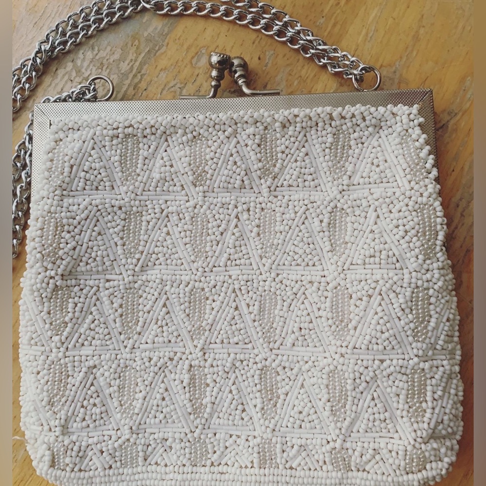Vintage Walborg white beaded bag. No major flaws. Chain strap.